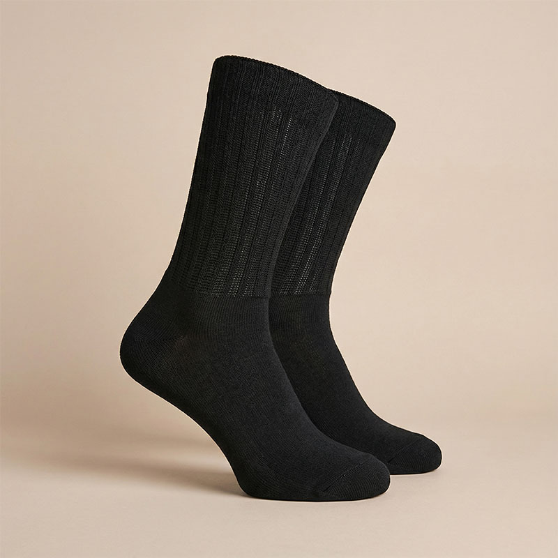 Studio_0024_gen_1017V_55_musta_netti-9.jpg Merinovillasukat, kiristämätön varsi